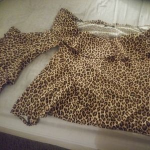 Off the shoulder blouse w Flare arms